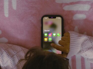 Kids who own cellphones have poorer reading comprehension scores than those who don’t, UCLA researchers find